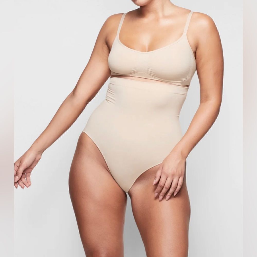 BNWOT SKIMS EVERYDAY SCULPTING HIGH-WAISTED BRIEF SIZE SMALL